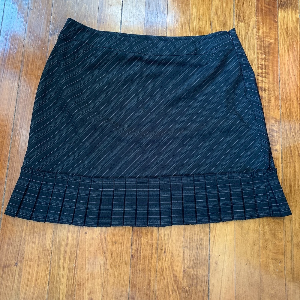 Uniform petite short bottom pleat skirt. Never worn‎ .